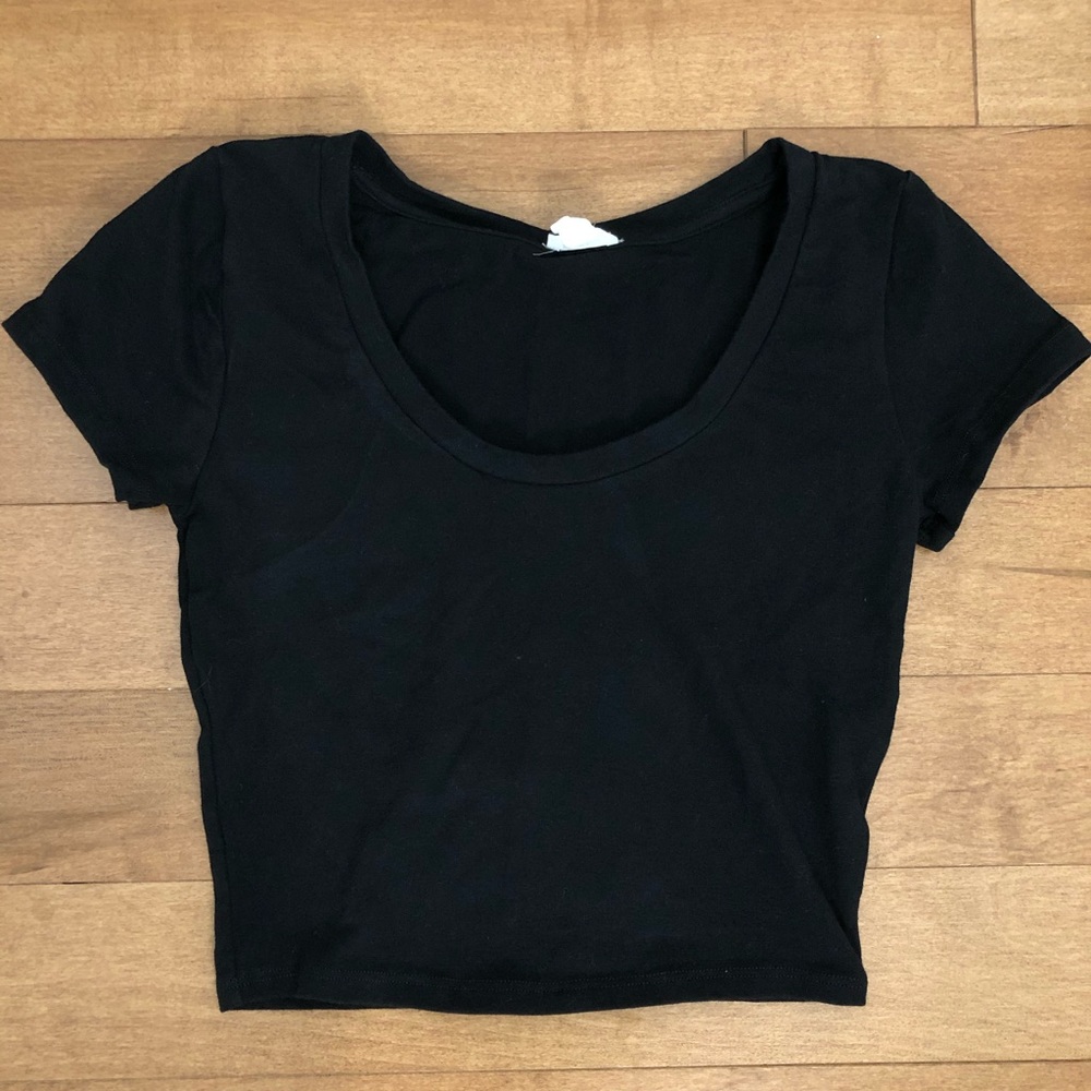 Cropped black tee